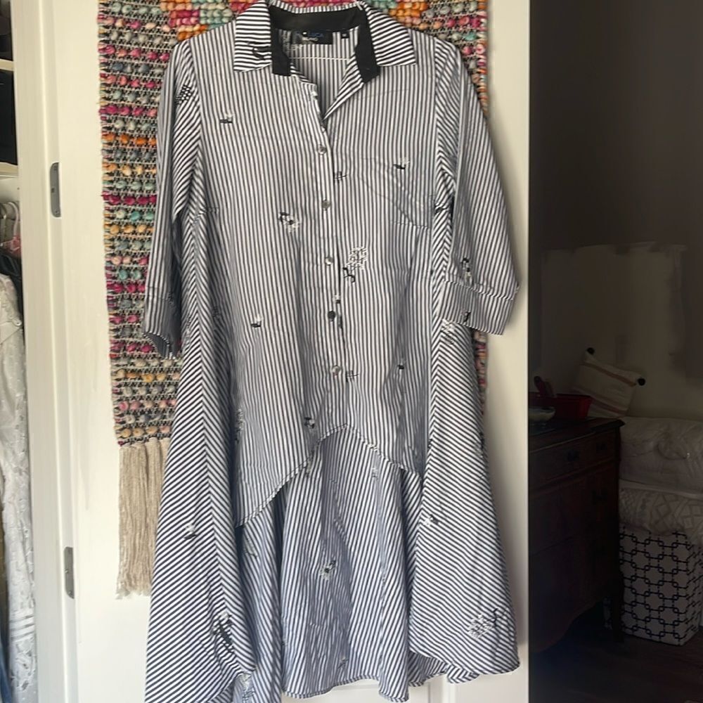 High low embroidery cotton button front top